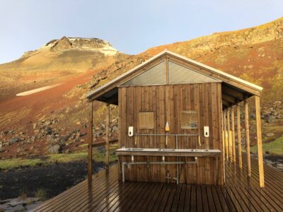 Die Berghütte am Kverkfjöll: Zähne putzen bei klirrend kaltem Wasser
