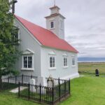Laufas: die Kirche am Rand des Torfgehöftes Laufas: die Kirche am Rand des Torfgehöftes