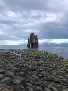 Halbinsel Vatnsnes: Basaltfelsen Hvitserkur