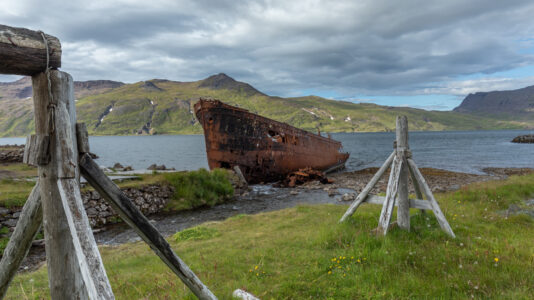 Der Hafen von Djupavik