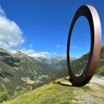 Andorra: Kunstwerk in Ordino "Anillo de Ordino" beim Aussichtspunkt "Solar de Tristania" Andorra: Kunstwerk in Ordino "Anillo de Ordino" beim Aussichtspunkt "Solar de Tristania"