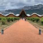 Laguardia: die Weinkellerei der Bodega Ysios, gebaut von Calatrava Laguardia: die Weinkellerei der Bodega Ysios, gebaut von Calatrava
