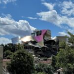 «Hotel los Calaos de Briones», gebaut von Frank Gehry für die Bodega Marques de Riscal in Briones «Hotel los Calaos de Briones», gebaut von Frank Gehry für die Bodega Marques de Riscal in Briones