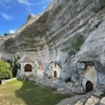 Cueva: die Einsiedelei von San Tirso y San Barnabé Cueva: die Einsiedelei von San Tirso y San Barnabé