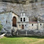 Cueva: die Einsiedelei von San Tirso y San Barnabé Cueva: die Einsiedelei von San Tirso y San Barnabé
