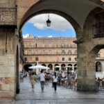 Salamanca: einer der vieen Eingangstore zur Plaza Mayor Salamanca: einer der vieen Eingangstore zur Plaza Mayor
