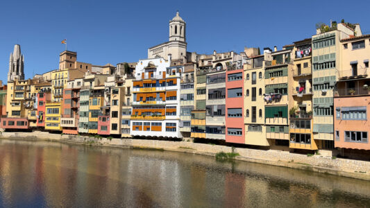 Die farbigen Häuser von Girona
