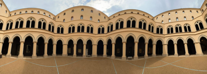 Tarragona: Panoramabild des Innenhofs des "Seminari"