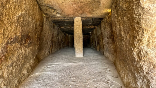 Antequera: Dolmen de Menga