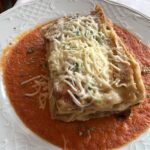 Trèvelez: Restaurant "Mason de Fragua" / Hauptgang: Aubergine-Lasagne Trèvelez: Restaurant "Mason de Fragua" / Hauptgang: Aubergine-Lasagne