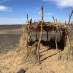 Piste von Taouz nach Merzouga: verlassene Hirtenhütte Piste von Taouz nach Merzouga: verlassene Hirtenhütte