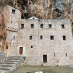 Das Felsenkloster Ayios Dimitrios Das Felsenkloster Ayios Dimitrios