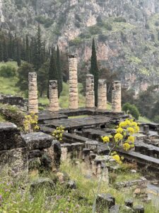 Das Ausgrabungsgelände von Delphi: Tempel des Apollon