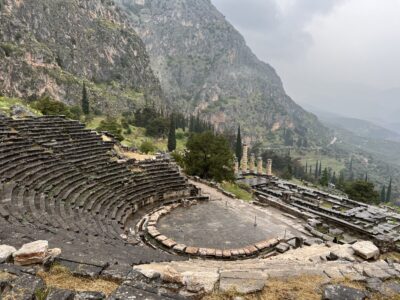 Das Ausgrabungsgelände von Delphi: Anphitheater
