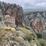 Das Felsenkloster Ayios Dimitrios Das Felsenkloster Ayios Dimitrios