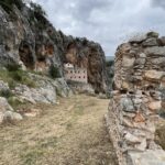 Das Felsenkloster Ayios Dimitrios Das Felsenkloster Ayios Dimitrios