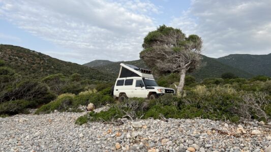 Kurz vor Monemvasia: unser Stellplatz am Meer