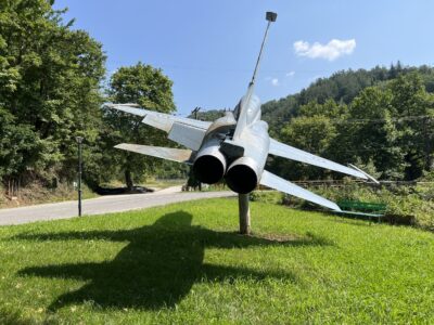 Kuriositäten unterwegs: F5 Tiger im Dorfzentrum