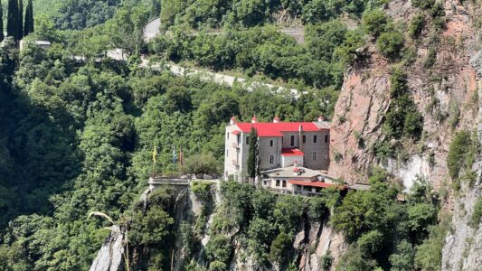 Karpenisi: das Kloster Prousos - Panagia Prousiotissa