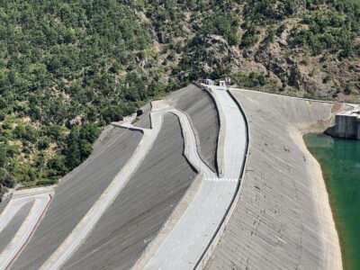 Fahrt nach Valbonë: Staudamm von Fierzë