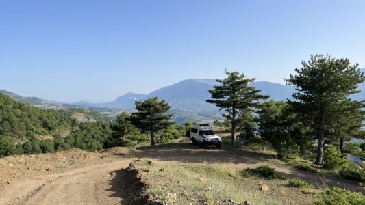 Piste von Elbasan zum Bergdorf Gjerbës: Unser Stellplatz