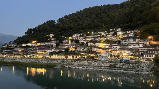 Berat: das Gorika-Viertel by night