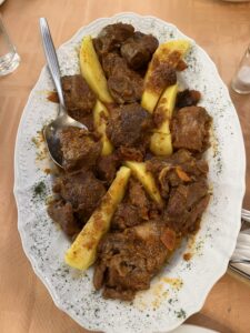 Katun Road: Murino - Berane / Ethno village Oka i po (Geschmortes Kalbfleich und Kartoffeln)