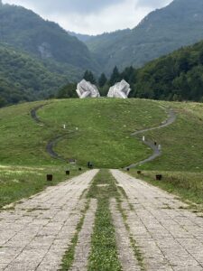 Tjentiste: Monument zur Schlacht an der Sutjeska