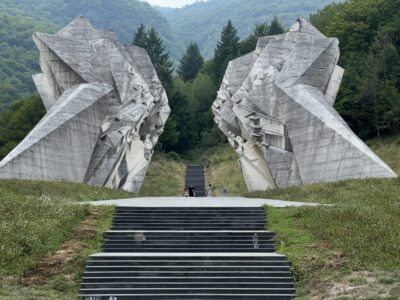 Tjentiste: Monument zur Schlacht an der Sutjeska