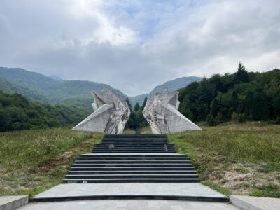Bosnien: Tjentiste, Monument zur Schlacht an der Sutjeska