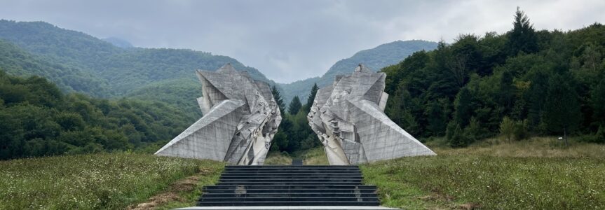 Bosnien: Tjentiste, Monument zur Schlacht an der Sutjeska