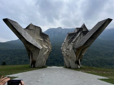 Bosnien: Tjentiste, Monument zur Schlacht an der Sutjeska