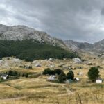 Rikavačko Jezero See: die neue Siedlung Rikavačko Jezero See: die neue Siedlung