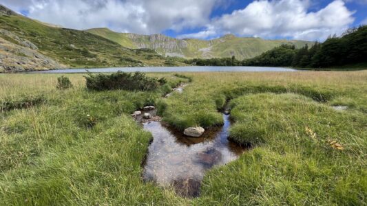 Eko Katun Koljievka: der Pesica Jezero Bergsee