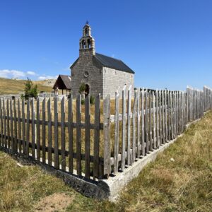 Hochland-Piste zwischen Kolasin und Zabljak: Orthodoxe Kirche