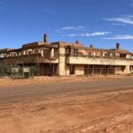 Big Bell ... Big Bell Hotel das einzige Gebäude das noch steht ... irgendwie Big Bell ... Big Bell Hotel das einzige Gebäude das noch steht ... irgendwie