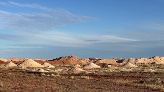 Coober Pedy ... 1.25 Millionen Minenschächte!