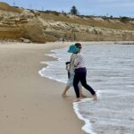 Port Willunga: Sabine & Cate tanzend Port Willunga: Sabine & Cate tanzend