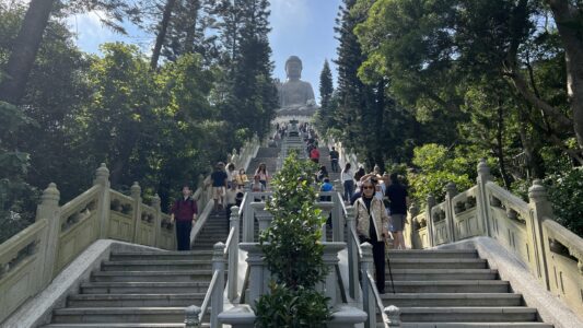 Ngon Pin Village: Po Lin Kloster, Treppe zum Tian Tan Buddah