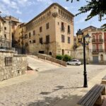 Fonz: im Hintergrund der Palacio de los Gómez Alba Fonz: im Hintergrund der Palacio de los Gómez Alba