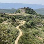 Wir verlassen das Geisterdorf Claramunt Wir verlassen das Geisterdorf Claramunt