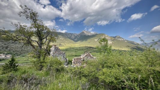 Gosol, die Bergspitzen des Pedraforca