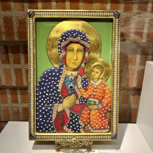 Sanctuario de Torreciudad: Galerie mit Bildern der Jungfrau