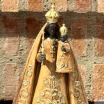 Sanctuario de Torreciudad: Galerie mit Bildern der Jungfrau