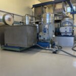 Hier wir die Olivenpaste zentrifugiert um das Öl zu gewinnen. Hier wir die Olivenpaste zentrifugiert um das Öl zu gewinnen.