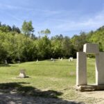 Ein Spomenik ausserhalb von Kotli Ein Spomenik ausserhalb von Kotli