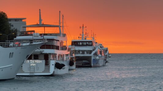 Zadar: Sonnenuntergang am Hafen